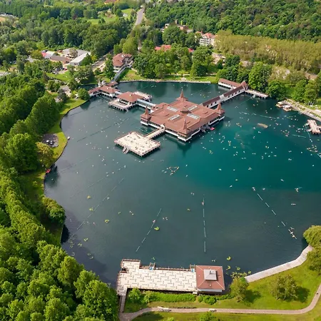 In - Balaton 18986 بيت للعطل *